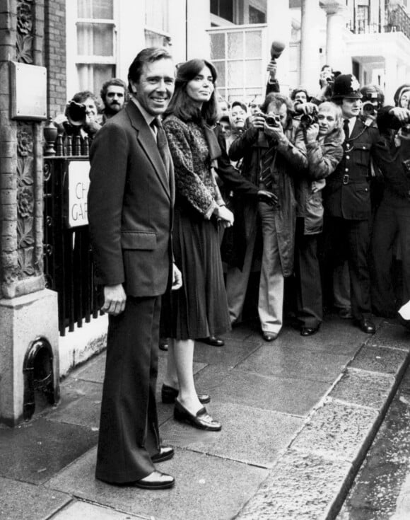 Antony Armstrong-Jones, Lord Snowdon et sa nouvelle femme Lucy Lindsay-Hogg le 15 décembre 1978