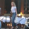 Amber Heard se promène seule dans les rues de Beverly Hills quelques semaines après son divorce avec Johnny Depp à Beverly Hills le 21 octobre 2016