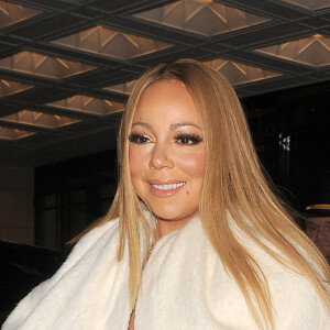 Mariah Carey quitte son hôtel avec son danseur Bryan Tanaka pour se rendre à une réception de mariage à l'hôtel Landmark, ils sont revenus à leur hôtel vers 2h30 du matin alors que Maria avait changé de tenue à Londres le 14 janvier 2017.