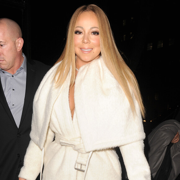 Mariah Carey quitte son hôtel avec son danseur Bryan Tanaka pour se rendre à une réception de mariage à l'hôtel Landmark, ils sont revenus à leur hôtel vers 2h30 du matin alors que Maria avait changé de tenue à Londres le 14 janvier 2017.