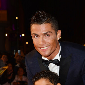 Cristiano Ronaldo et son fils Cristiano Ronaldo Jr - Première du film "Ronaldo" à Londres le 9 novembre 2015.
