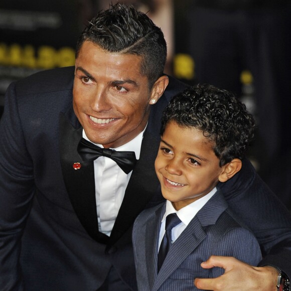 Cristiano Ronaldo et son fils Cristiano Ronaldo Jr - Première du film "Ronaldo" à Londres le 9 novembre 2015.