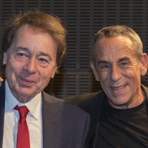 Jean-Noël Jeanneney et Thierry Ardisson - Cérémonie du Prix Philippe Caloni décerné à Thierry Ardisson à la SCAM (Société civile des auteurs multimedia) à Paris le 17 janvier 2017.