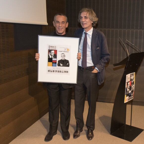 Thierry Ardisson et Edouard-Vincent Caloni - Cérémonie du Prix Philippe Caloni décerné à Thierry Ardisson à la SCAM (Société civile des auteurs multimedia) à Paris le 17 janvier 2017.