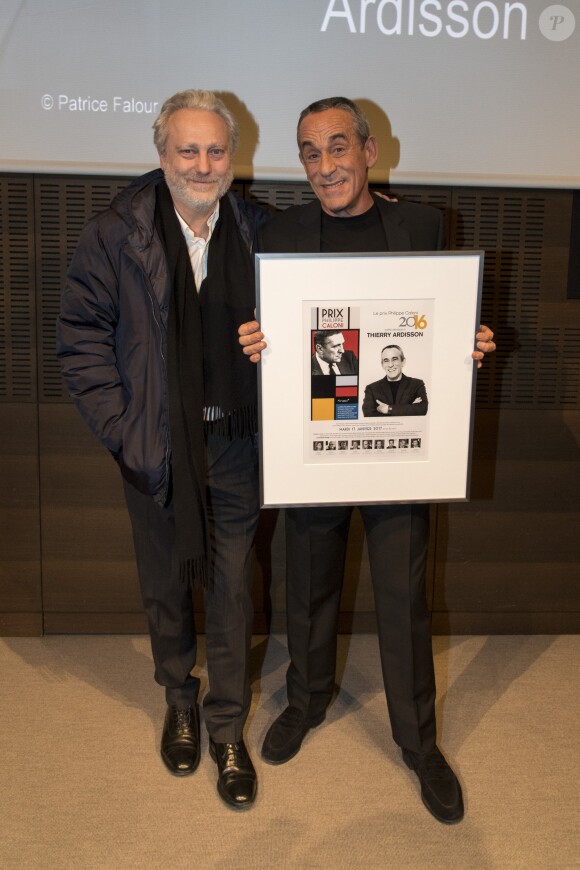 Yves Bigot, Thierry Ardisson - Cérémonie du Prix Philippe Caloni décerné à Thierry Ardisson à la SCAM (Société civile des auteurs multimedia) à Paris le 17 janvier 2017.