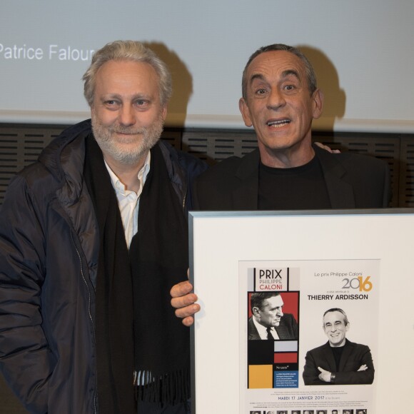 Yves Bigot, Thierry Ardisson - Cérémonie du Prix Philippe Caloni décerné à Thierry Ardisson à la SCAM (Société civile des auteurs multimedia) à Paris le 17 janvier 2017.