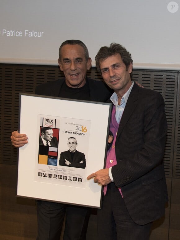 Thierry Ardisson et Frédéric Taddeï - Cérémonie du Prix Philippe Caloni décerné à Thierry Ardisson à la SCAM (Société civile des auteurs multimedia) à Paris le 17 janvier 2017.