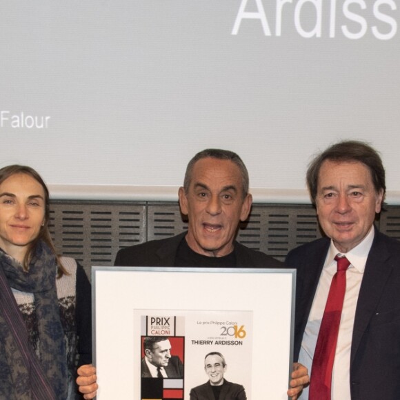 Le jury et Thierry Ardisson - Cérémonie du Prix Philippe Caloni décerné à Thierry Ardisson à la SCAM (Société civile des auteurs multimedia) à Paris le 17 janvier 2017.