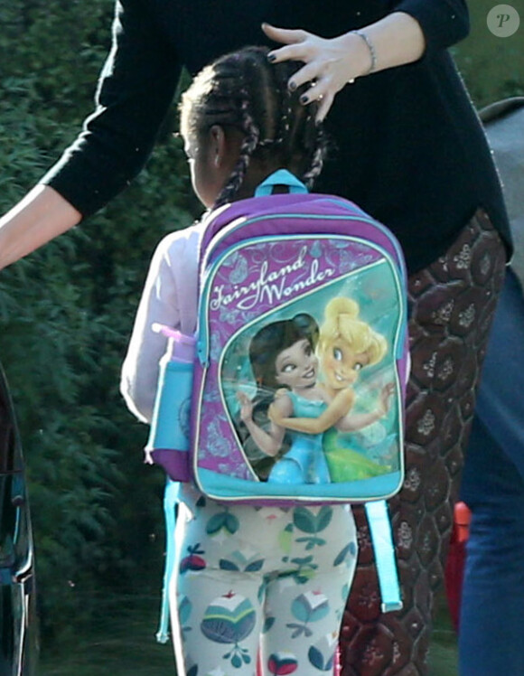 Exclusif - Charlize Theron se balade avec son fils Jackson dans les rues de Los Angeles, le 17 janvier 2017.. Le petit Jackson est encore habillé en fille, il porte des bottes fourrées rose, un sac à dos 'Reine des neiges' et est coiffé de longues tresses.