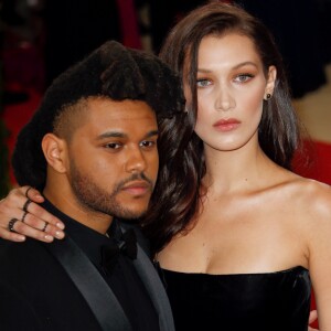 Bella Hadid et son compagnon The Weeknd - Soirée Costume Institute Benefit Gala 2016 (Met Ball) sur le thème de "Manus x Machina" au Metropolitan Museum of Art à New York, le 2 mai 2016.