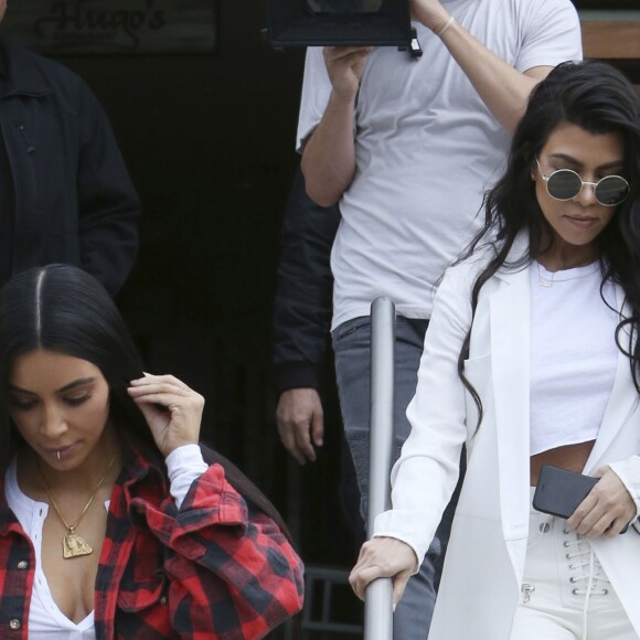 Kim Kardashian et Kanye West retrouvent Kourtney Kardashian pour déjeuner à Calabasas, le 18 janvier 2017.