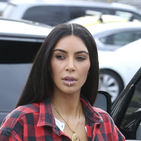 Kim Kardashian et Kanye West retrouvent Kourtney Kardashian pour déjeuner à Calabasas, le 18 janvier 2017.