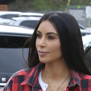 Kim Kardashian et Kanye West retrouvent Kourtney Kardashian pour déjeuner à Calabasas, le 18 janvier 2017.
