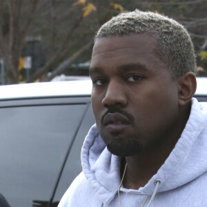 Kim Kardashian et Kanye West retrouvent Kourtney Kardashian pour déjeuner à Calabasas, le 18 janvier 2017.