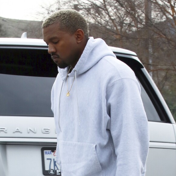 Kim Kardashian et Kanye West retrouvent Kourtney Kardashian pour déjeuner à Calabasas, le 18 janvier 2017.