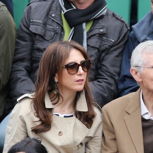 Elsa Zylberstein et son père Albert Zylberstein - People aux Internationaux de France de tennis de Roland Garros à Paris, le 27 mai 2014, pendant le match de Gaël Monfils.