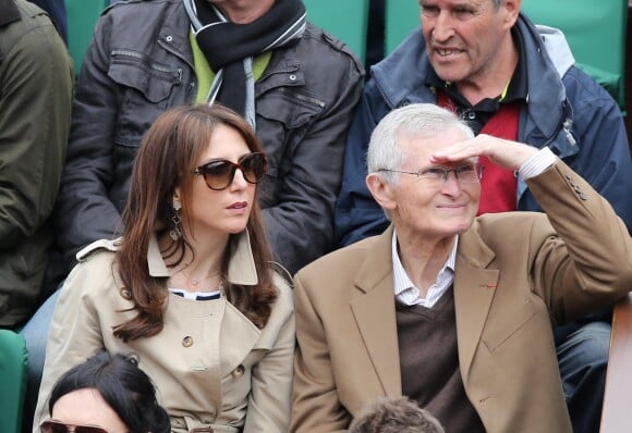 Elsa Zylberstein et son père Albert Zylberstein - People aux Internationaux de France de tennis de Roland Garros à Paris, le 27 mai 2014, pendant le match de Gaël Monfils.