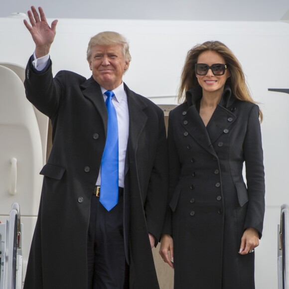 Donald Trump arrive pour son investiture avec sa femme Melania Trump à la Base Air Force Andrews, Maryland, Etats-Unis, le 19 janvier 2017.