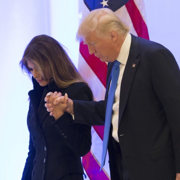 Le président élu Donald Trump prenant la parole face à ses soutiens du camp républicain au Trump International Hotel à Washington le 19 janvier 2017