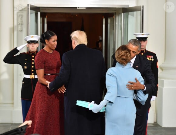 Michelle et Barack Obama accueillent Melania et Donald Trump à la Maison-Blanche. Washington, le 20 janvier 2017.