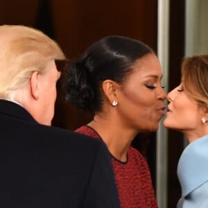 Michelle et Barack Obama accueillent Melania et Donald Trump à la Maison-Blanche. Washington, le 20 janvier 2017.