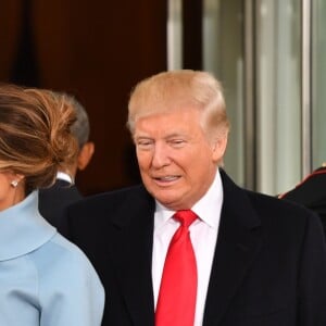 Michelle et Barack Obama accueillent Melania et Donald Trump à la Maison-Blanche. Washington, le 20 janvier 2017.