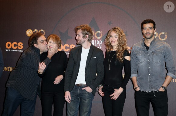 Didier Bourdon, Nathalie Baye, Philippe Lacheau, sa compagne Elodie Fontan et Tarek Boudali pour le film "Alibi.com" lors du 20e Festival du film de comédie à l'Alpe d'Huez, le 20 janvier 2017. (dab du festival) © Dominique Jacovides/Bestimage