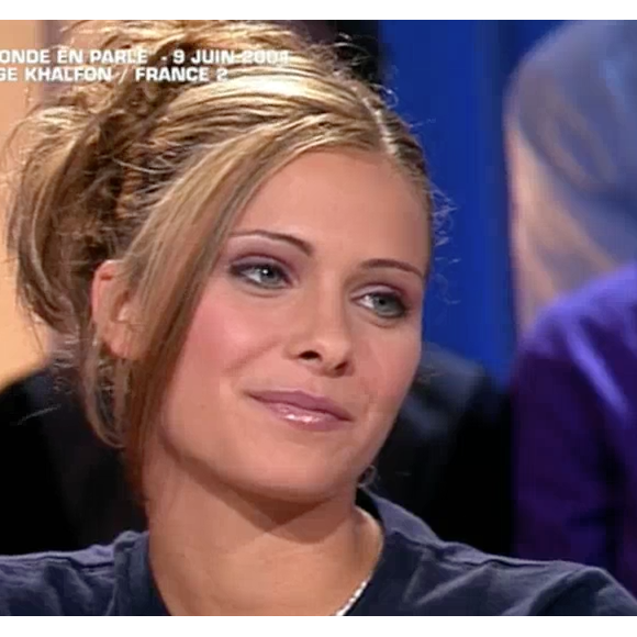 Clara Morgane revoit des images d'elle datant de 2001. Emission "Salut les Terriens !" sur C8. Le 21 janvier 2017.