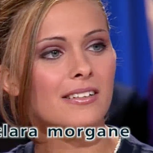 Clara Morgane revoit des images d'elle datant de 2001. Emission "Salut les Terriens !" sur C8. Le 21 janvier 2017.