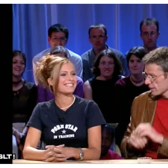 Clara Morgane revoit des images d'elle datant de 2001. Emission "Salut les Terriens !" sur C8. Le 21 janvier 2017.