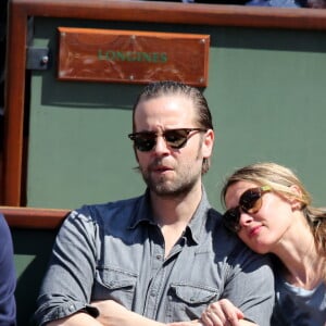 Jour 10 - Anne Marivin et son compagnon Joachim Roncin à Roland-Garros le 4 juin 2013.