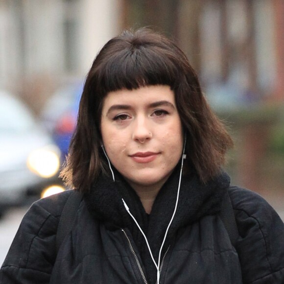 Exclusif - Isabella Cruise arbore une nouvelle coupe de cheveux alors qu'elle se promène dans les rues de Londres, le 8 janvier 2017.
