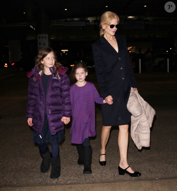 Nicole Kidman et ses filles Faith et Sunday Rose à l'aéroport LAX de Los Angeles, le 13 décembre 2016.