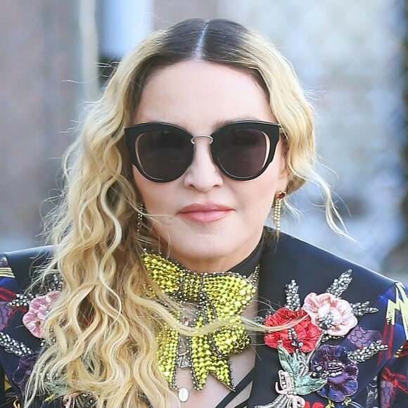 Madonna a choisi un look coloré pour assister au Billboard Women Music 2016 à New York le 9 décembre 2016.