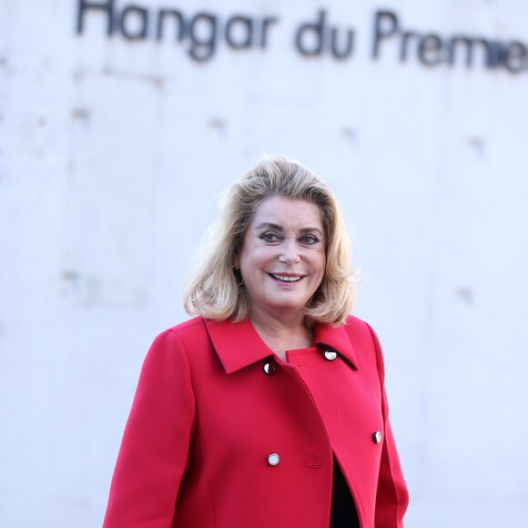 Catherine Deneuve - Traditionnel remake du célèbre film de Louis Lumière de 1895 "La Sortie de l'usine Lumière à Lyon" à l'occasion du 8ème Festival Lumière à Lyon. Le 15 octobre 2016