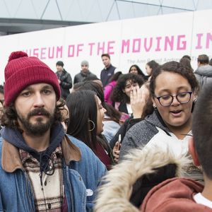 Shia Labeouf manifeste et dévoile son nouveau projet artistique au musée Moving Picture à New York, le 20 janvier 2017