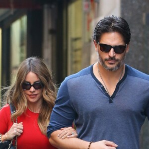 Sofia Vergara et son fiancé Joe Manganiello dans les rues de New York, le 23 septembre 2015.