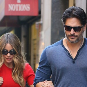 Sofia Vergara et son fiancé Joe Manganiello dans les rues de New York, le 23 septembre 2015.