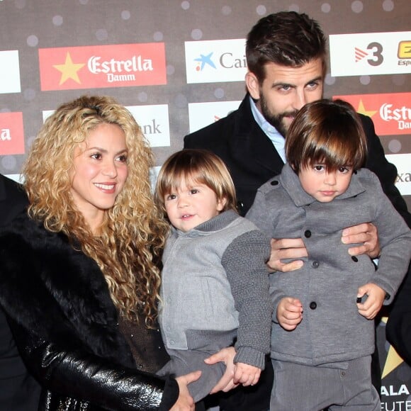 Shakira, son compagnon Gerard Piqué et ses fils Milan et Sasha - Gerard Piqué reçoit un prix lors de la 5ème édition du "Catalan football stars" à Barcelone, Espagne, le 28 novembre 2016.