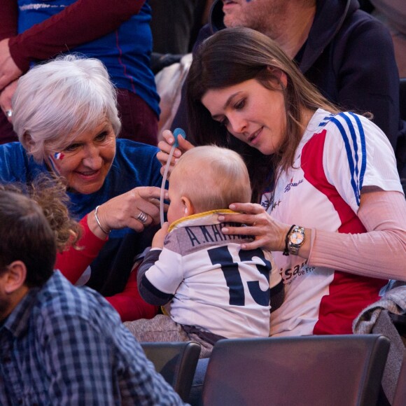 Radmila mère de Nikola Karabatic, sa compagne Géraldine Pillet et leur fils Alek lors du match de demi-finale du 25th mondial de handball, France - Slovénie à l'AccorHotels Arena à Paris, , le 26 janvier 2017.