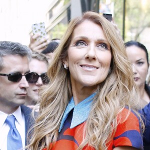 Céline Dion pose pour les photographes lorsqu'elle sort des studios de la NBC à New York. Le 21 juillet 2016