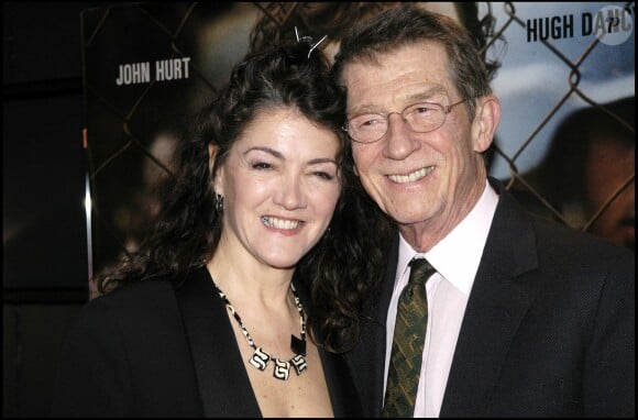 John Hurt et sa femme Anwen en 2006 à Paris.