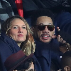 JoeyStarr accompagné d'une amie au match de ligue 1 Paris Saint-Germain (PSG) - AS Monaco (1-1) au Parc des Princes à Paris, le 29 janvier 2017.