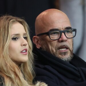 Pascal Obispo et sa femme Julie Hantson au match de ligue 1 Paris Saint-Germain (PSG) - AS Monaco (1-1) au Parc des Princes à Paris, le 29 janvier 2017.