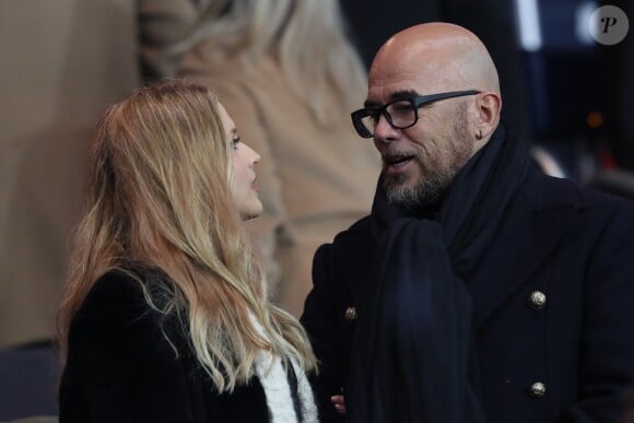 Pascal Obispo et sa femme Julie Hantson au match de ligue 1 Paris Saint-Germain (PSG) - AS Monaco (1-1) au Parc des Princes à Paris, le 29 janvier 2017.