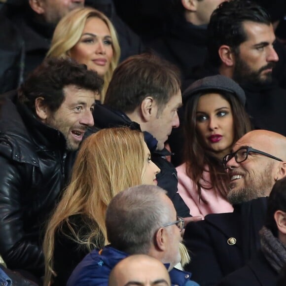 Patrick Bruel, Pascal Obispo et sa femme Julie Hantson, Malika Ménard au match de ligue 1 Paris Saint-Germain (PSG) - AS Monaco (1-1) au Parc des Princes à Paris, le 29 janvier 2017.