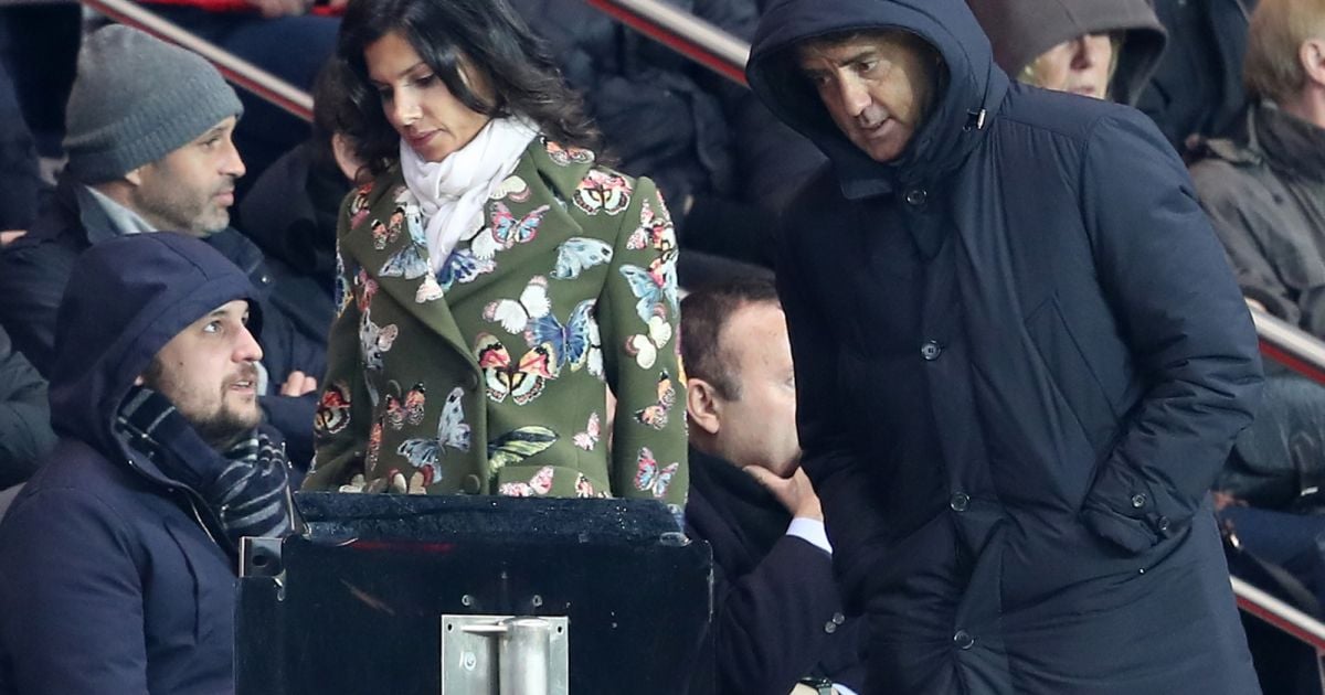 Roberto Mancini et sa compagne - People au match de ligue ...