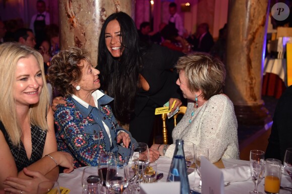 Annie Cordy, à gauche, et Nathalie Marquay-Pernaut  - Dîner de gala de l'association "Enfant Star & Match" à l'hôtel Carlton à Cannes, le 28 janvier 2017. © Bruno Bebert/Bestimage