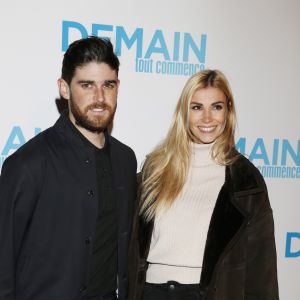 lexandra Rosenfeld (Miss France 2006) et son compagnon Etienne lors de l'avant-première du film "Demain tout commence" au Grand Rex à Paris le 28 novembre 2016.