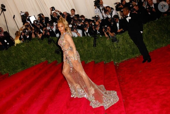 Beyonce Knowles à la Soirée Costume Institute Gala 2015 (Met Ball) au Metropolitan Museum, célébrant l'ouverture de Chine: à travers le miroir à New York. Le 4 mai 2015.